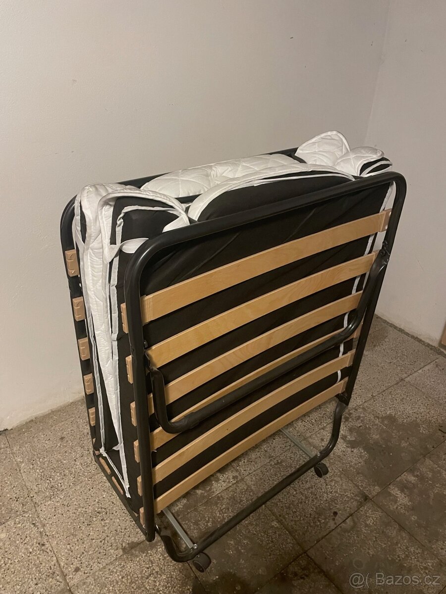 Skládací postel