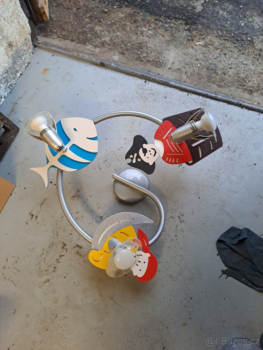 Dětský lustr s piráty
