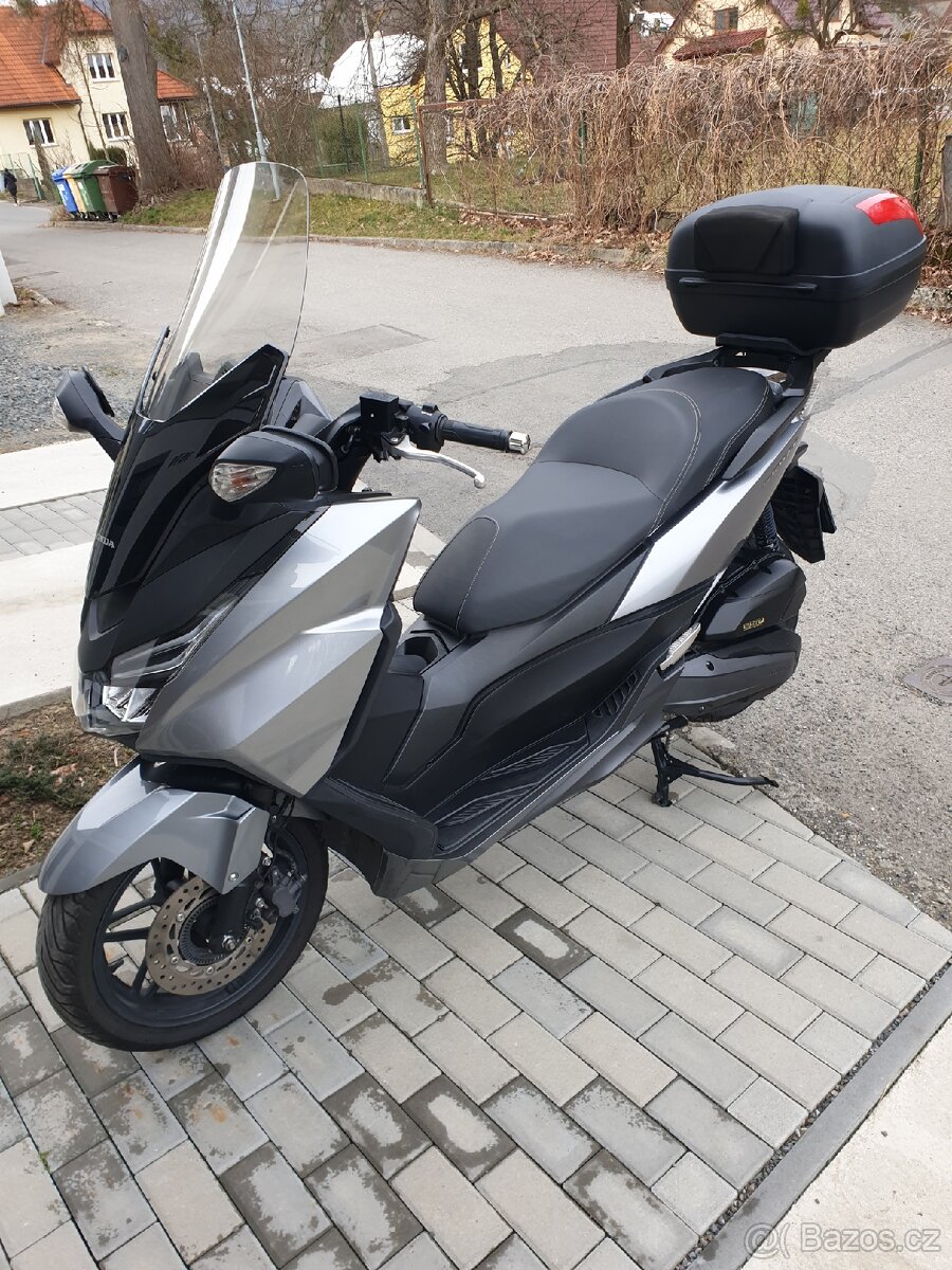 Honda forza 125