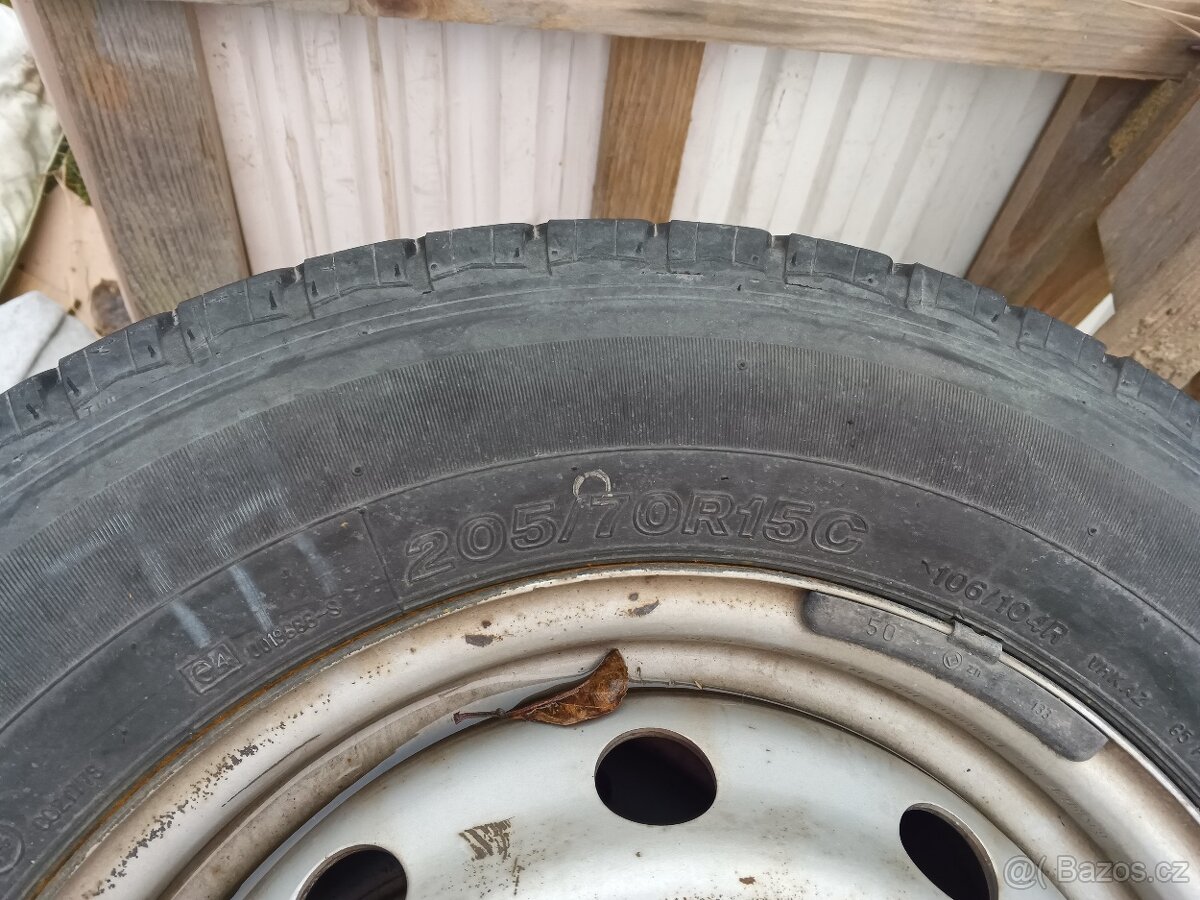 205/70 r15 c