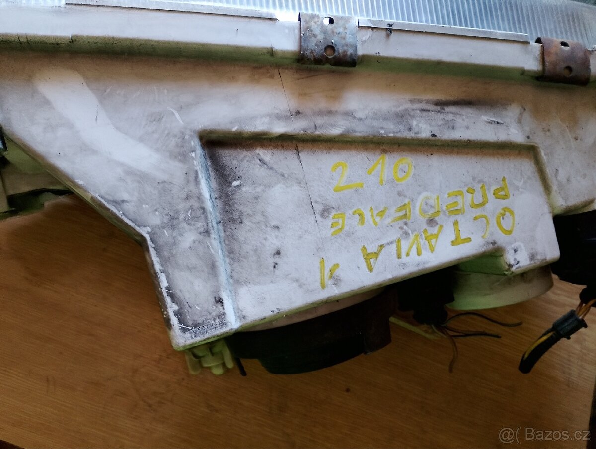 Škoda Octavia 1 přední světlo (sklo)