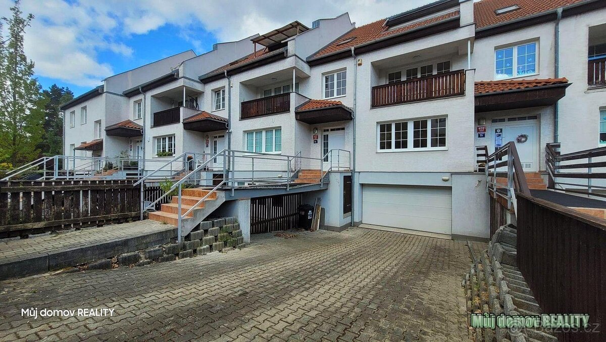 Dům na prodej 8+1, 354m2, 3x balkon, terasa a zahrada 200m2.