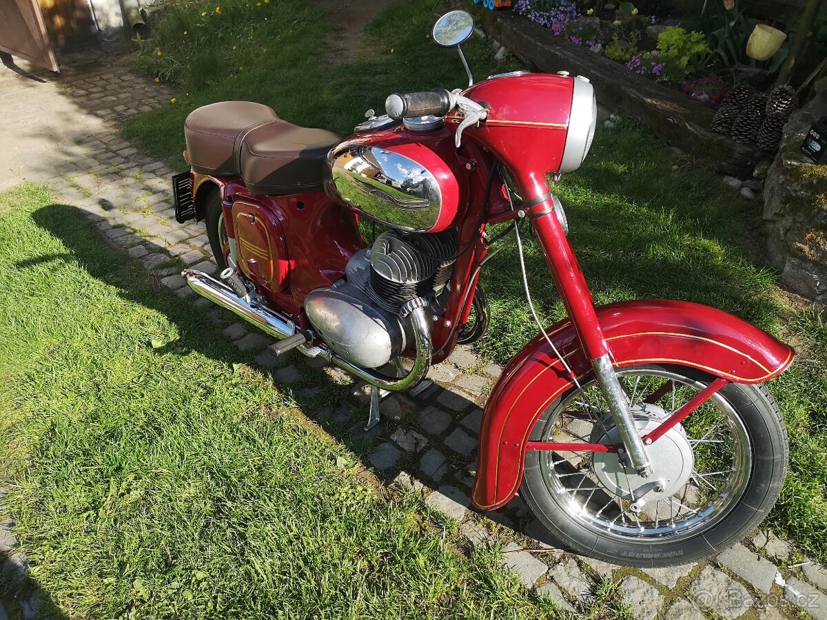 Jawa 350/354 kývačka