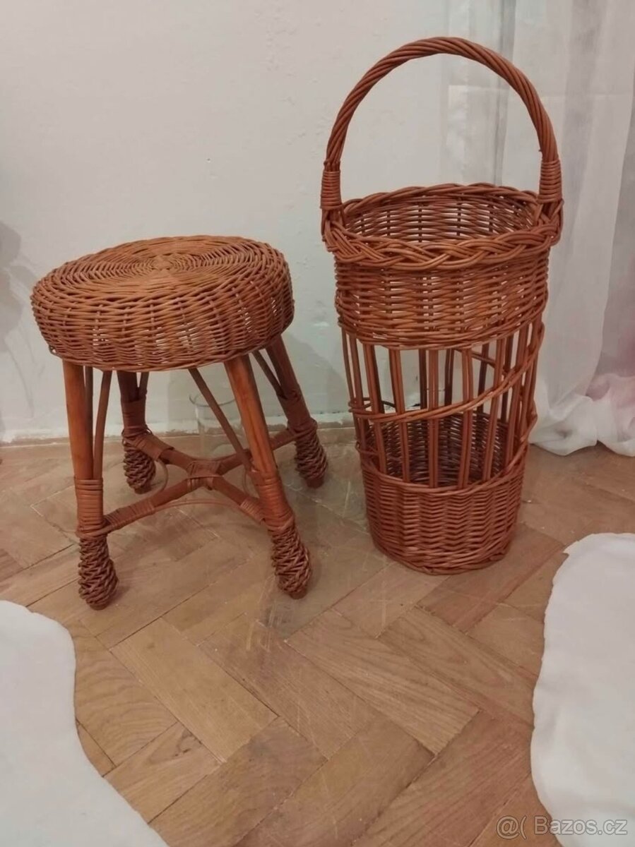 Proutěný stojan na deštníky + stolička