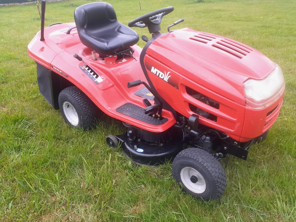 ZAHRADNÍ TRAKTOR 18 HP