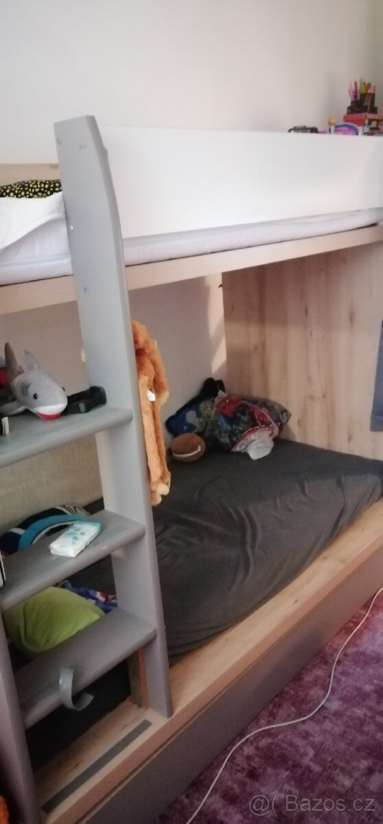 Poschoďová postel