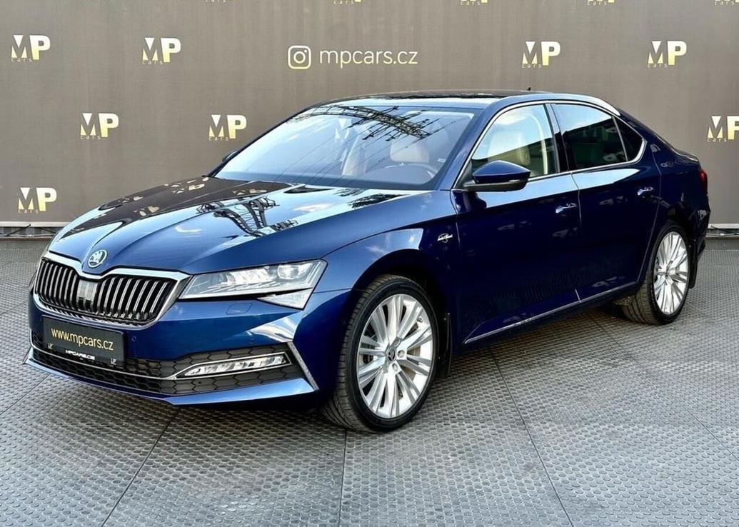 Škoda Superb automat benzín 140 kw 2023