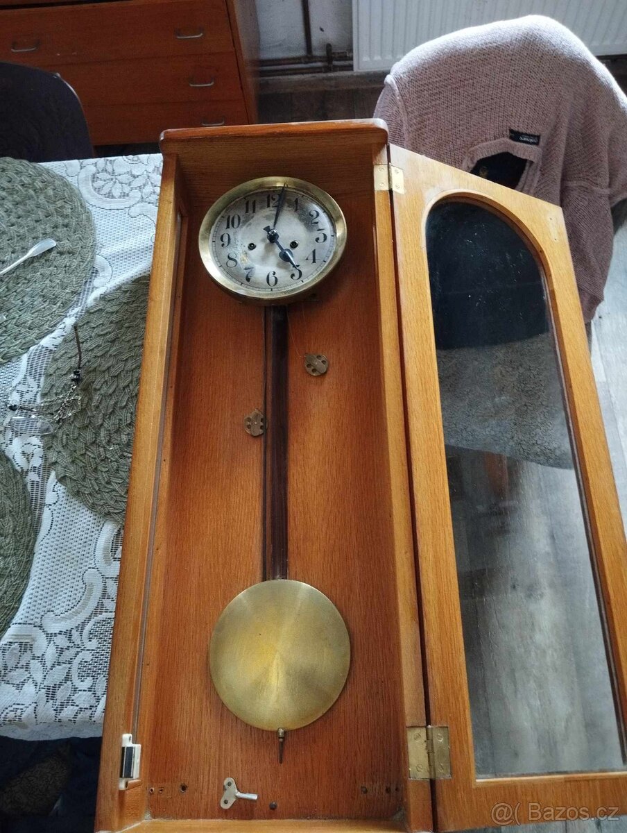 Nástěnné hodiny