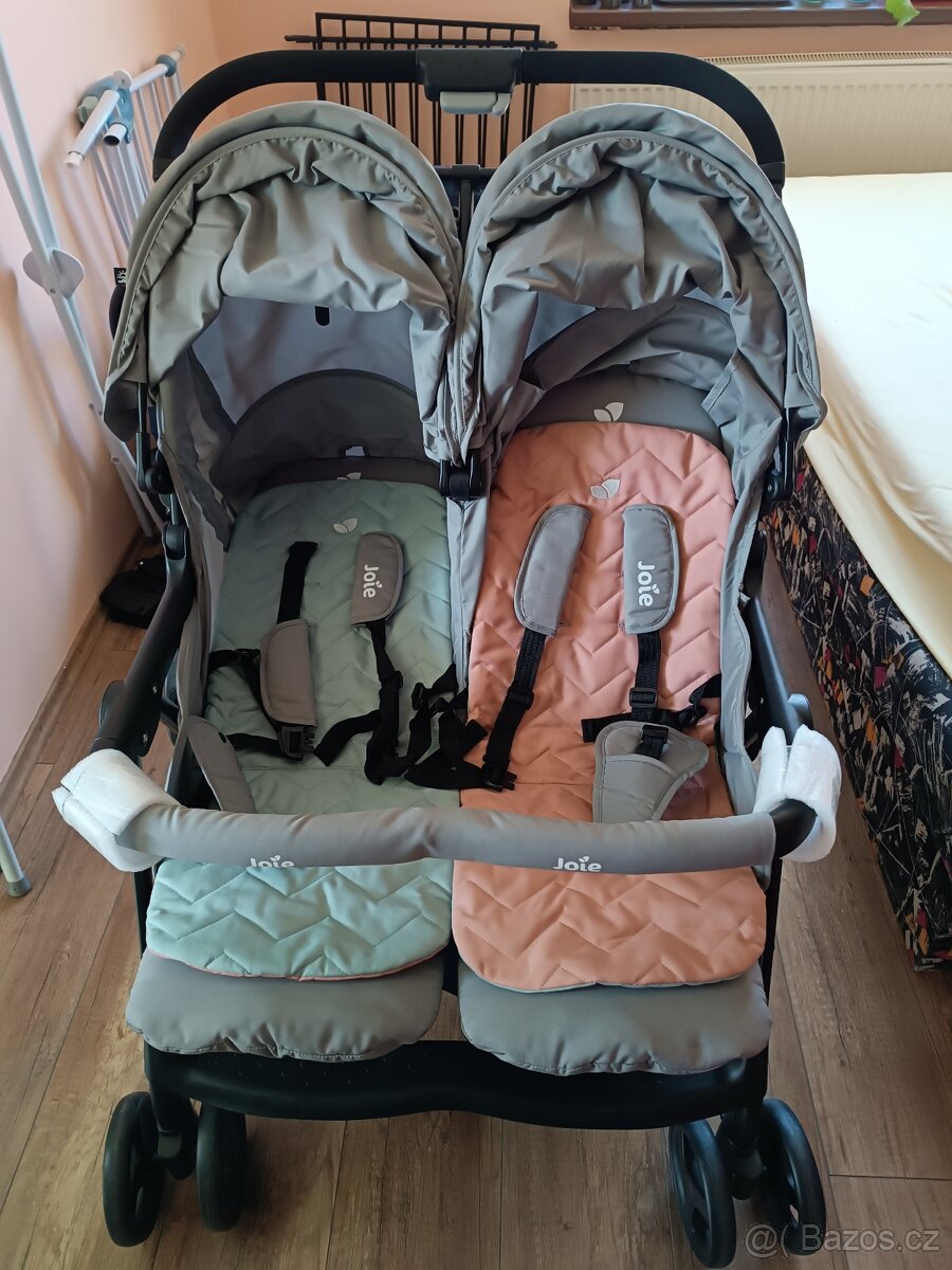 Kočár pro dvojčata Joie Aire Twin