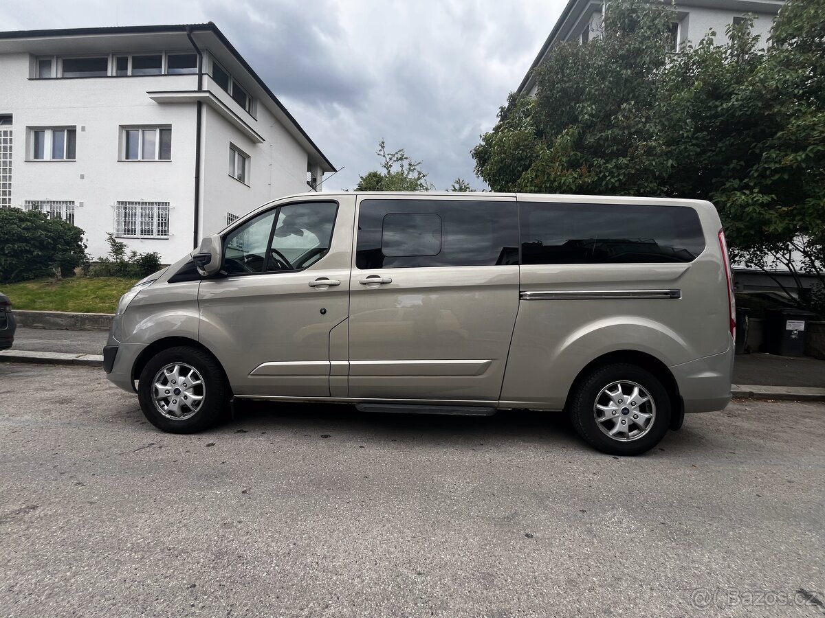 Ford Tourneo Custom 2.2tdci 114kW 8-MÍST, L2, KŮŽE, tažné