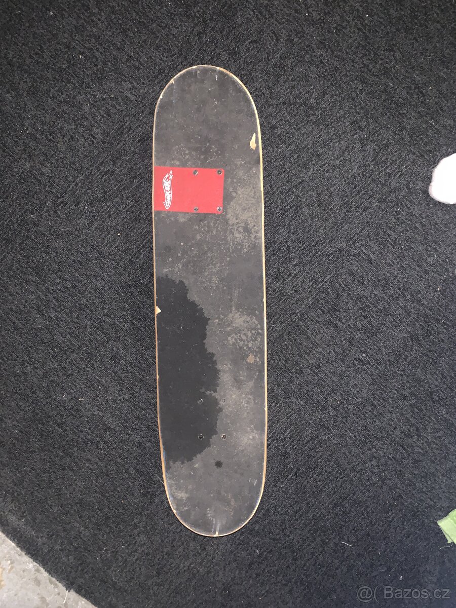 Skateaboard