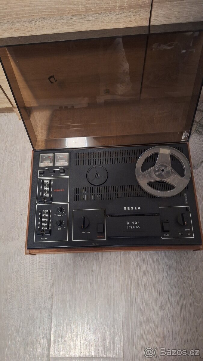 Kotoučový magnetofon Tesla B101 STEREO