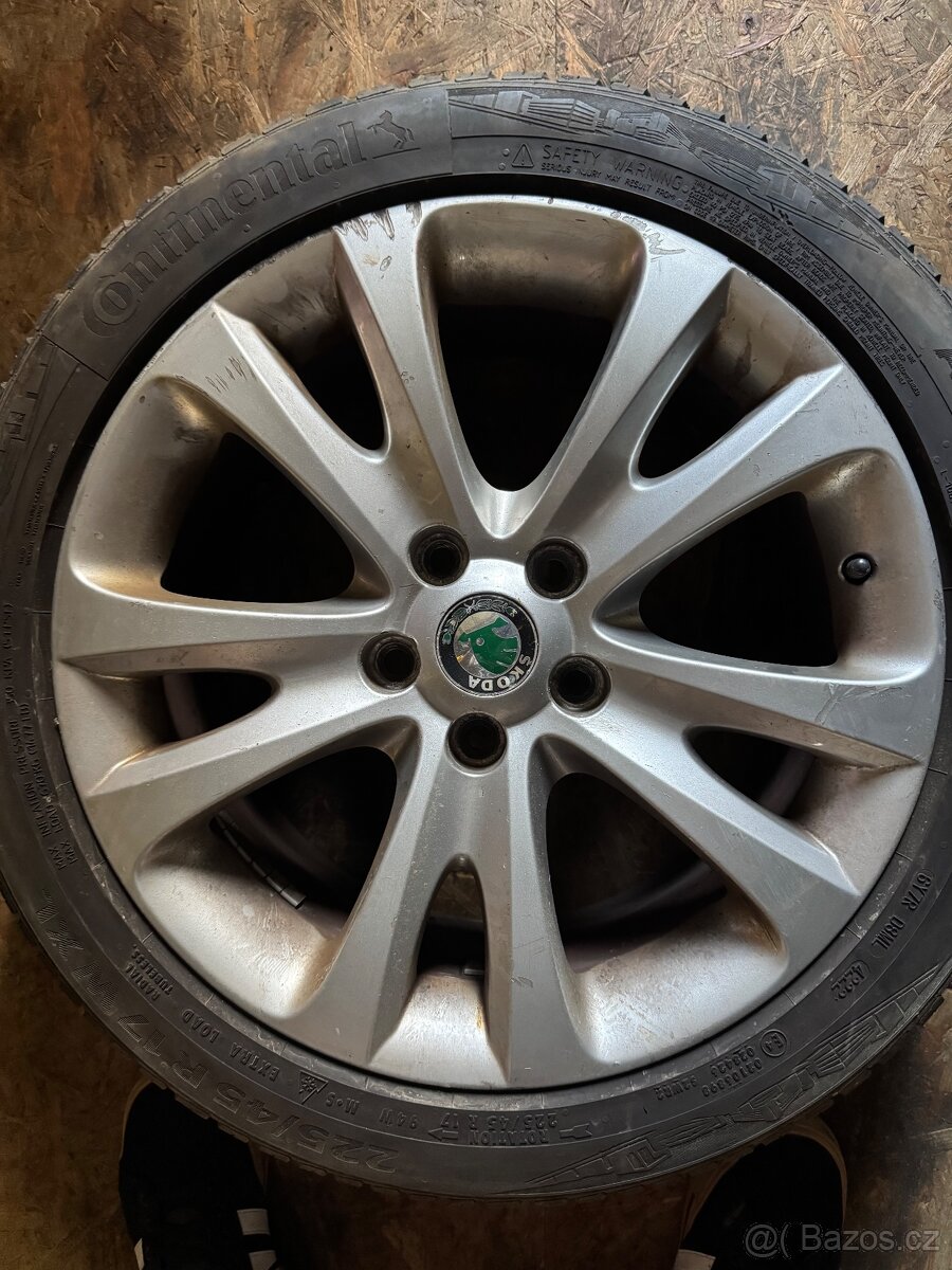 Prodám alu kola r17 original skoda pneu na dojetí 