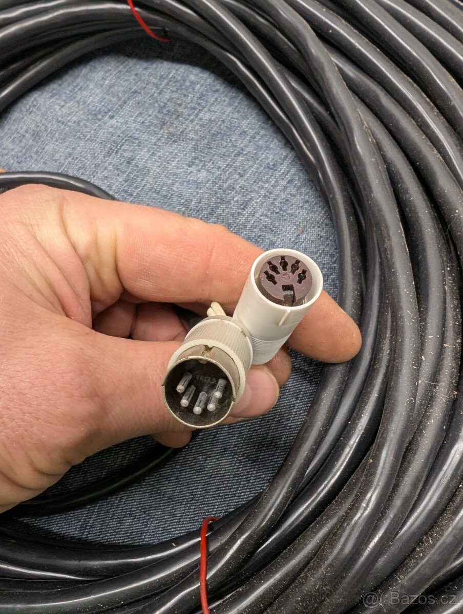 DIN 41524 Tesla