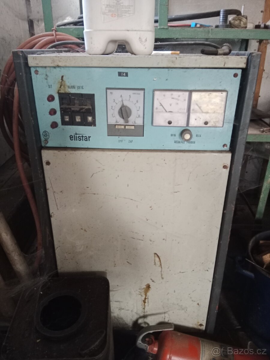 Nabíječka vysokozdvižných vozíků