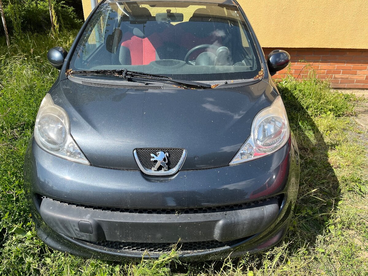Prodám peugeot 107,AC,70.000km.Benzin,5-ti dveř.dovoz