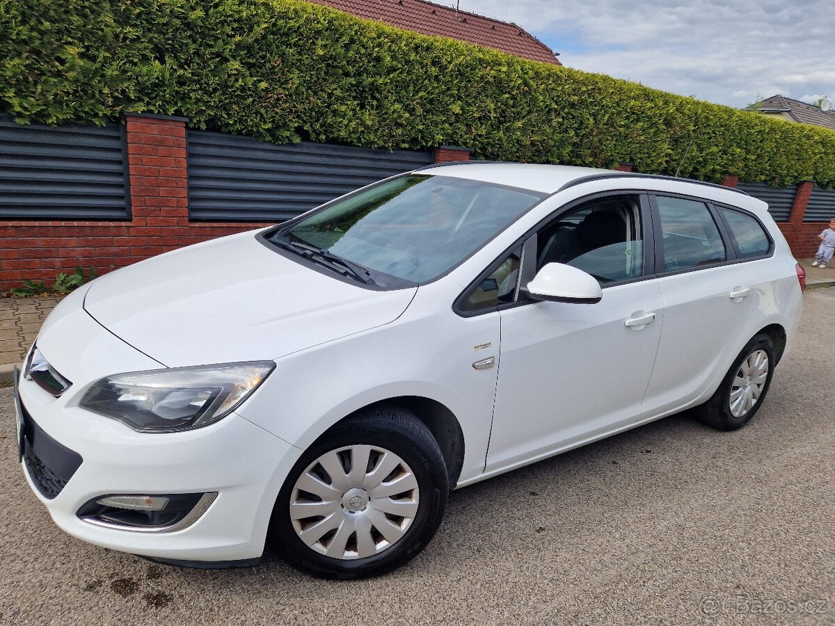 Opel Astra J sports Tourer 1.7 cdti - původ ČR - 2 majitel