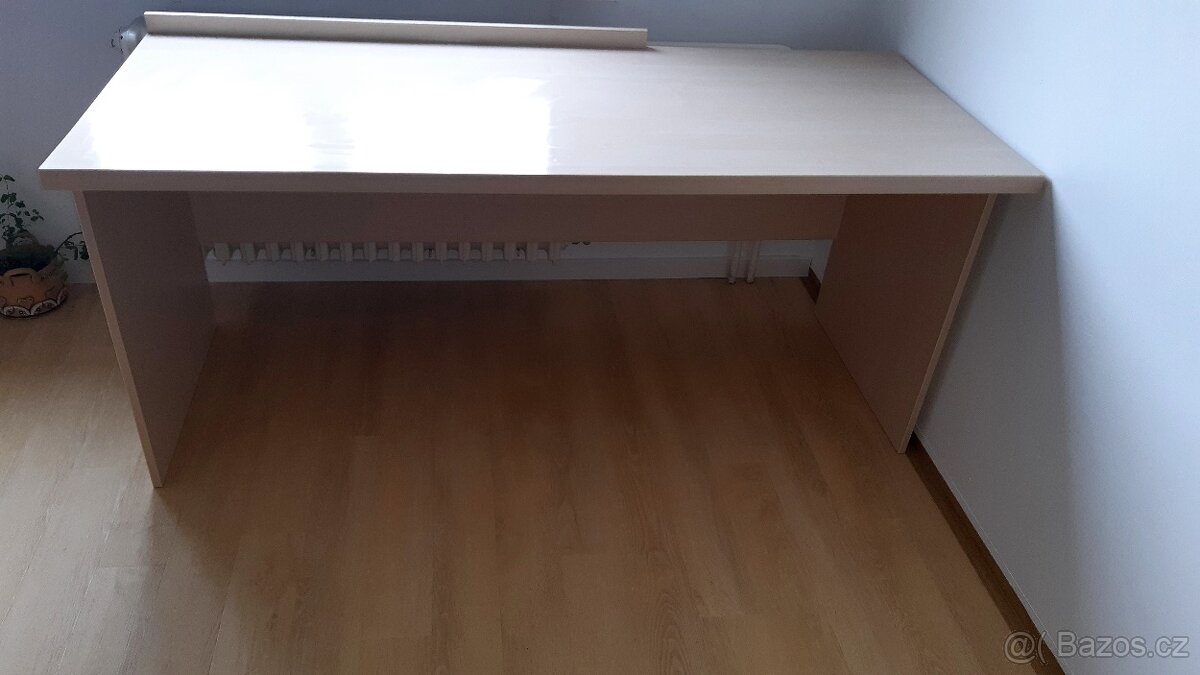 Psací stůl poctivá truhlařina
