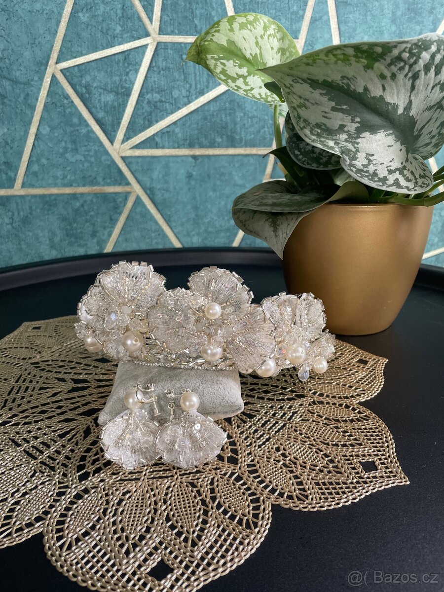 Korunka s náušnicemi - NOVÉ