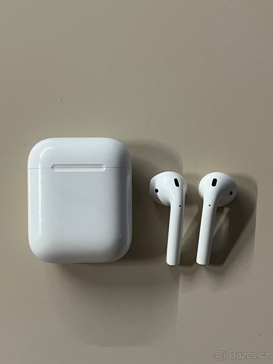 Apple AirPods 2. generace 2019