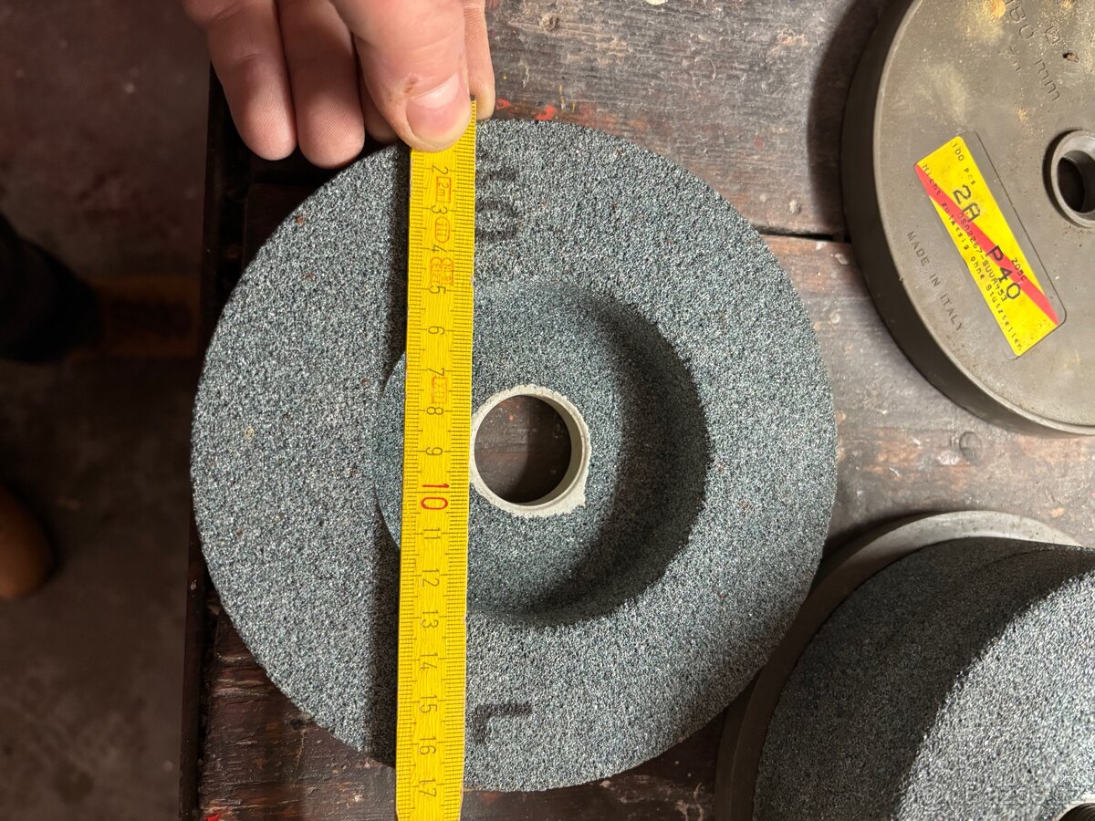 Brusný kotouč hrncový 175x32x32mm