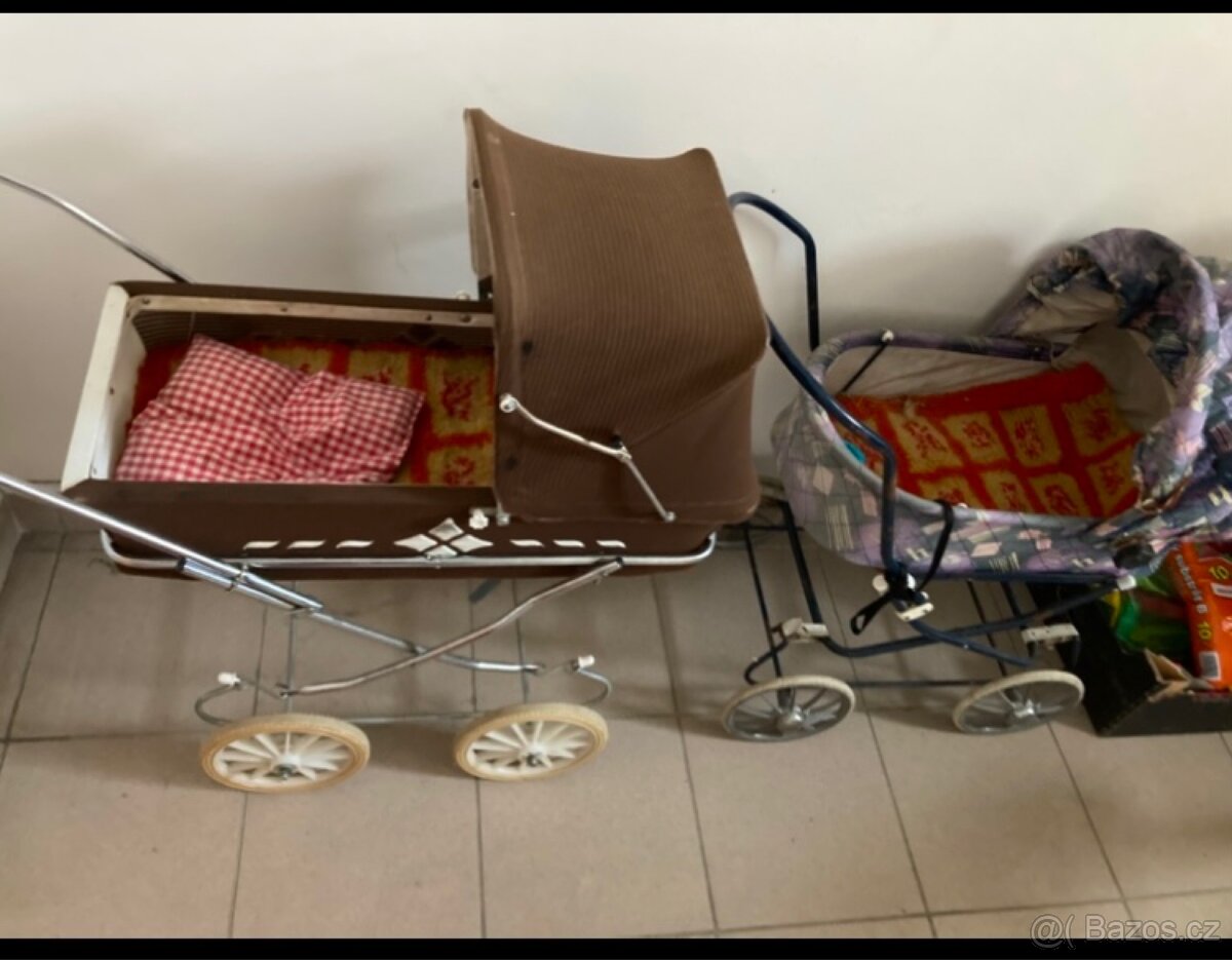 Retro kočárek pro panenku