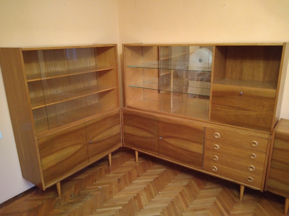 Starý nábytek do obýváku