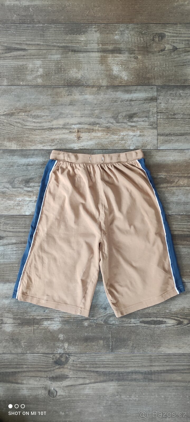 Hnědé kraťasy - Next