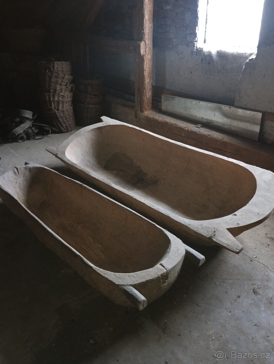 DLABANÉ DŘEVĚNÉ KORÝTO