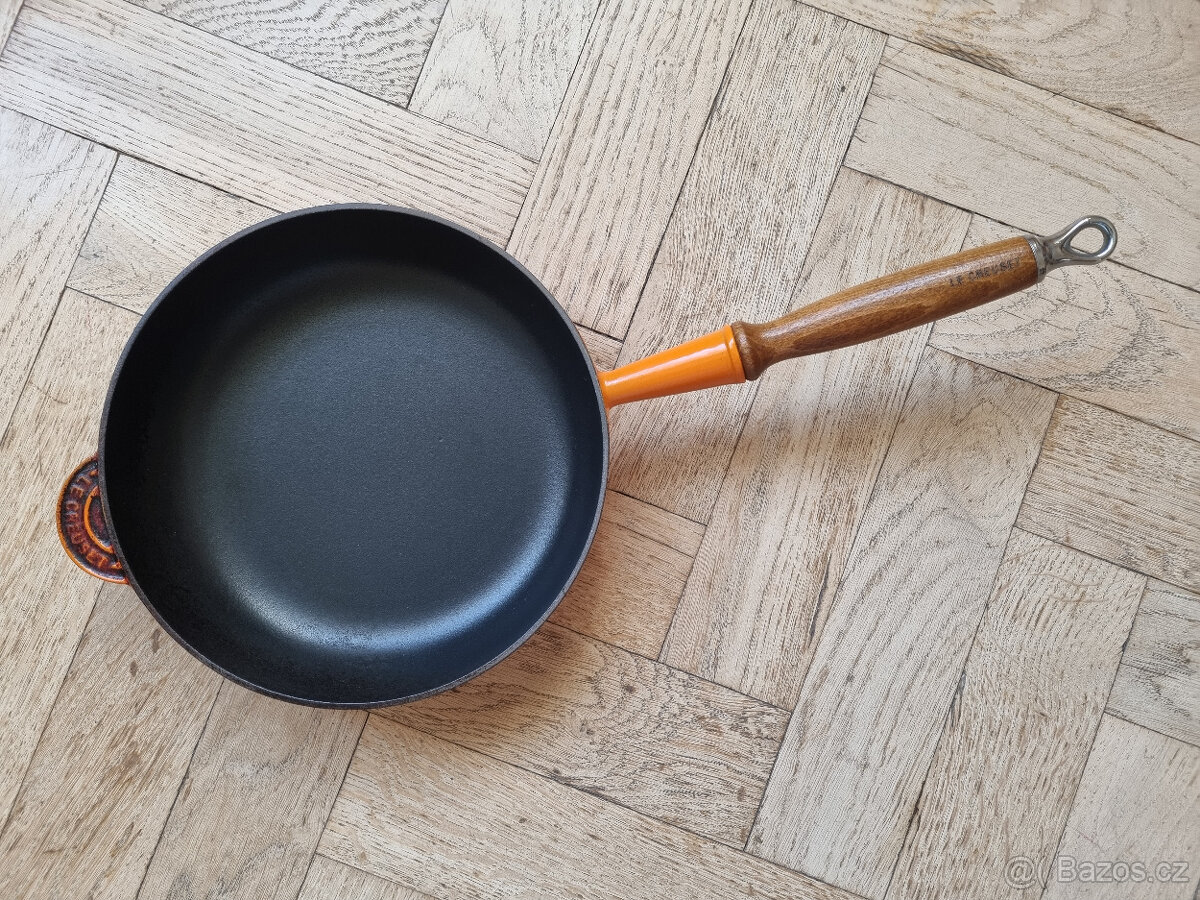 Rezervace do 8.4.: Litinová pánev LE CREUSET průměr 24 cm