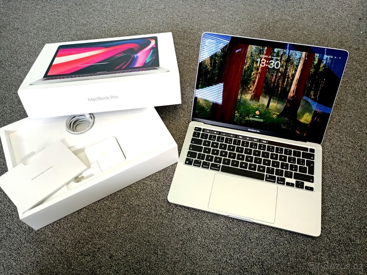 MacBook PRO 13 palců M1 chip 8 RAM 256 SSD NOVÝ 14cyklů