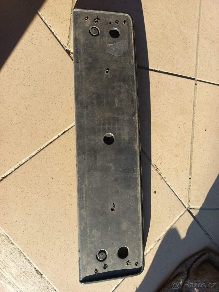 Tabulka pod SPZ VW Touareg 7P