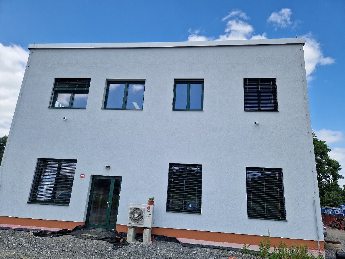 Skladové haly ve výstavbě