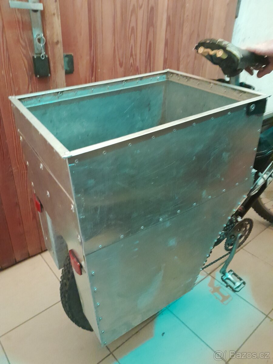 PŘEPRAVNÍ BOX PLECHOVÝ NA JÍZDNÍ KOLO+NOSIČ