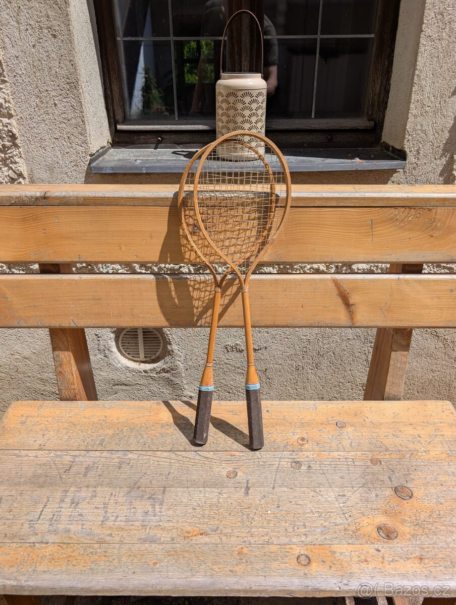 Retro badmintonová raketa