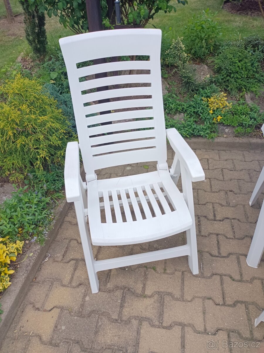 Koupím plastová křesla