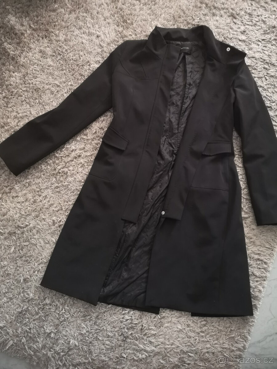Italský elegantní černý kabát zn. Castellani