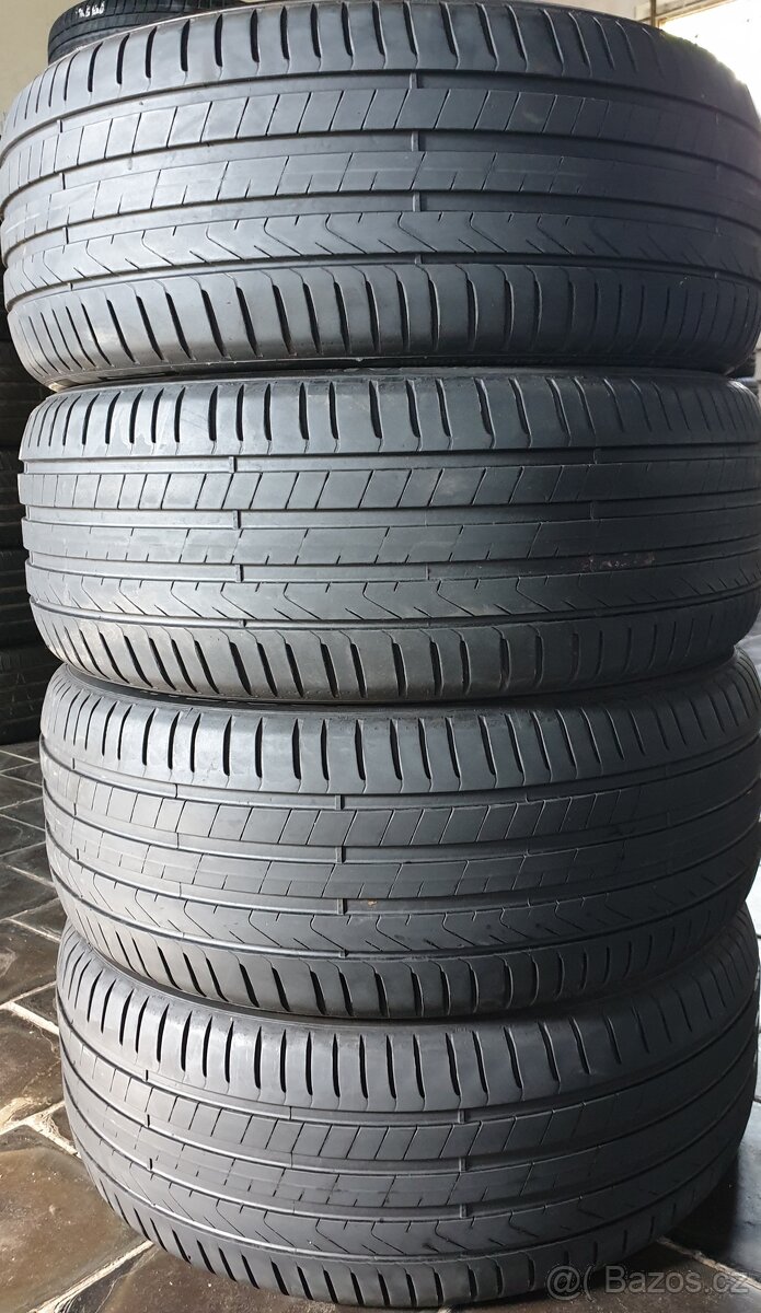 Pirelli Scorpion, 255/45R19.