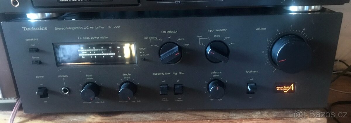 ZESILOVAČ TECHNICS SU-V2A (1980) ATRAKTIVNÍ ZESILOVAČ