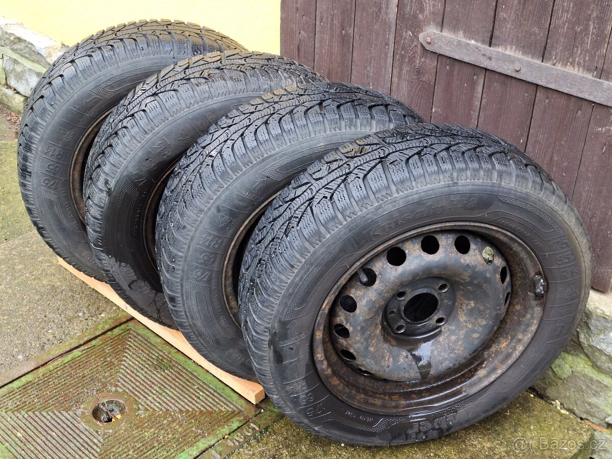 Prodám zimní Pneu s ocelovými disky na Renault TWINGO 2