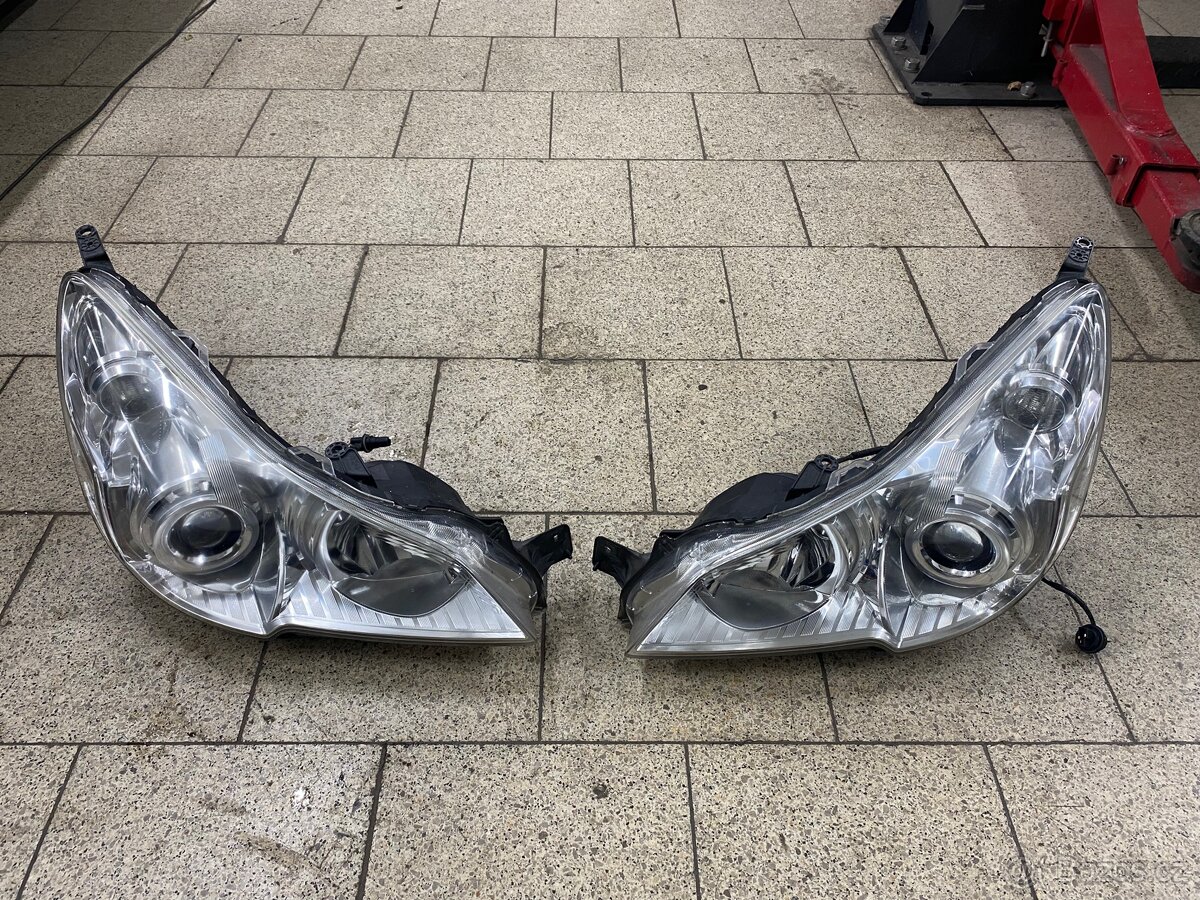 Subaru Legacy, Outback světla