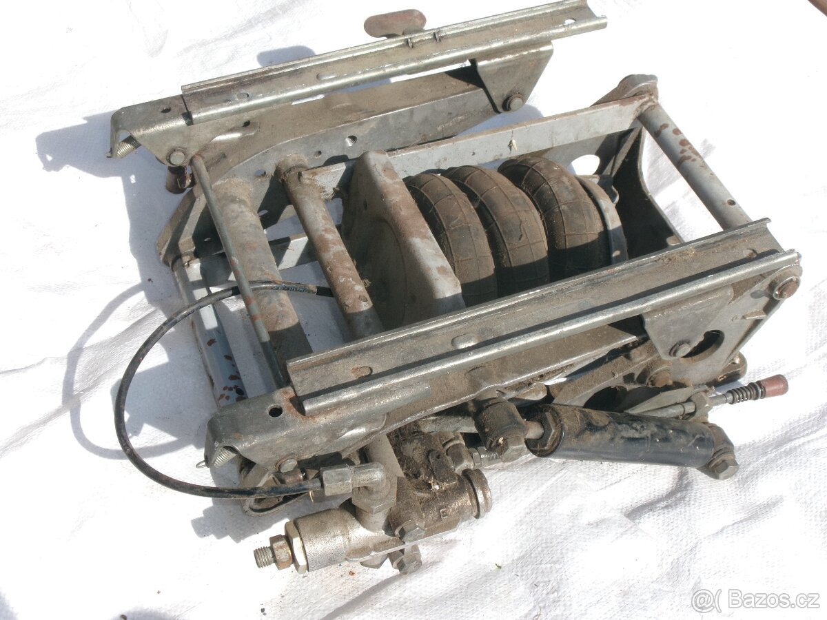 Prodám nějaký těžký nosník do zadních šavlí hydraul. traktor