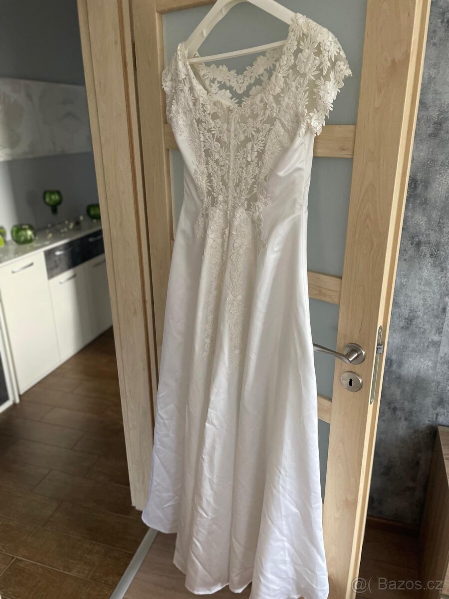 Svatební šaty