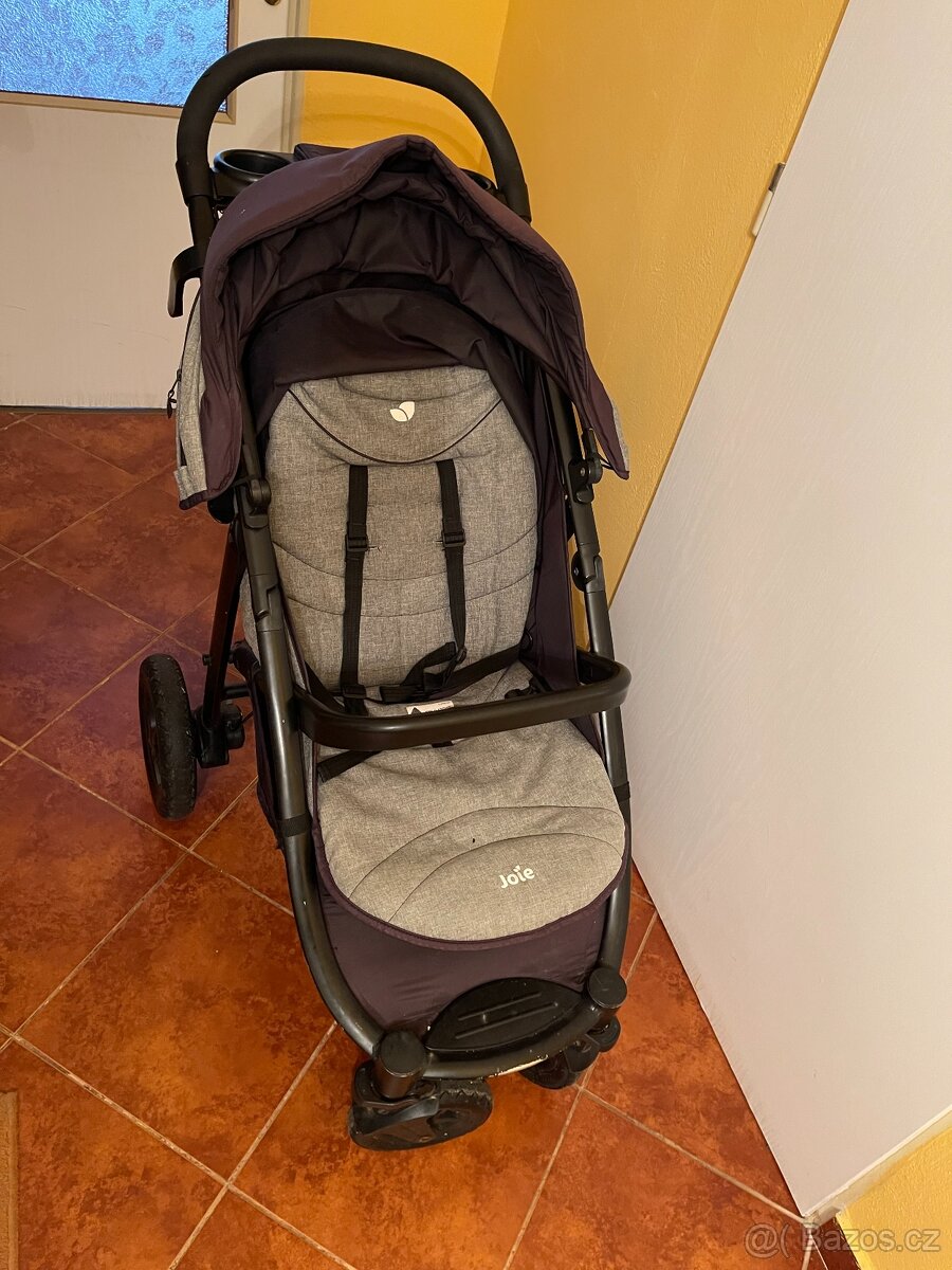 Kočárek Joie