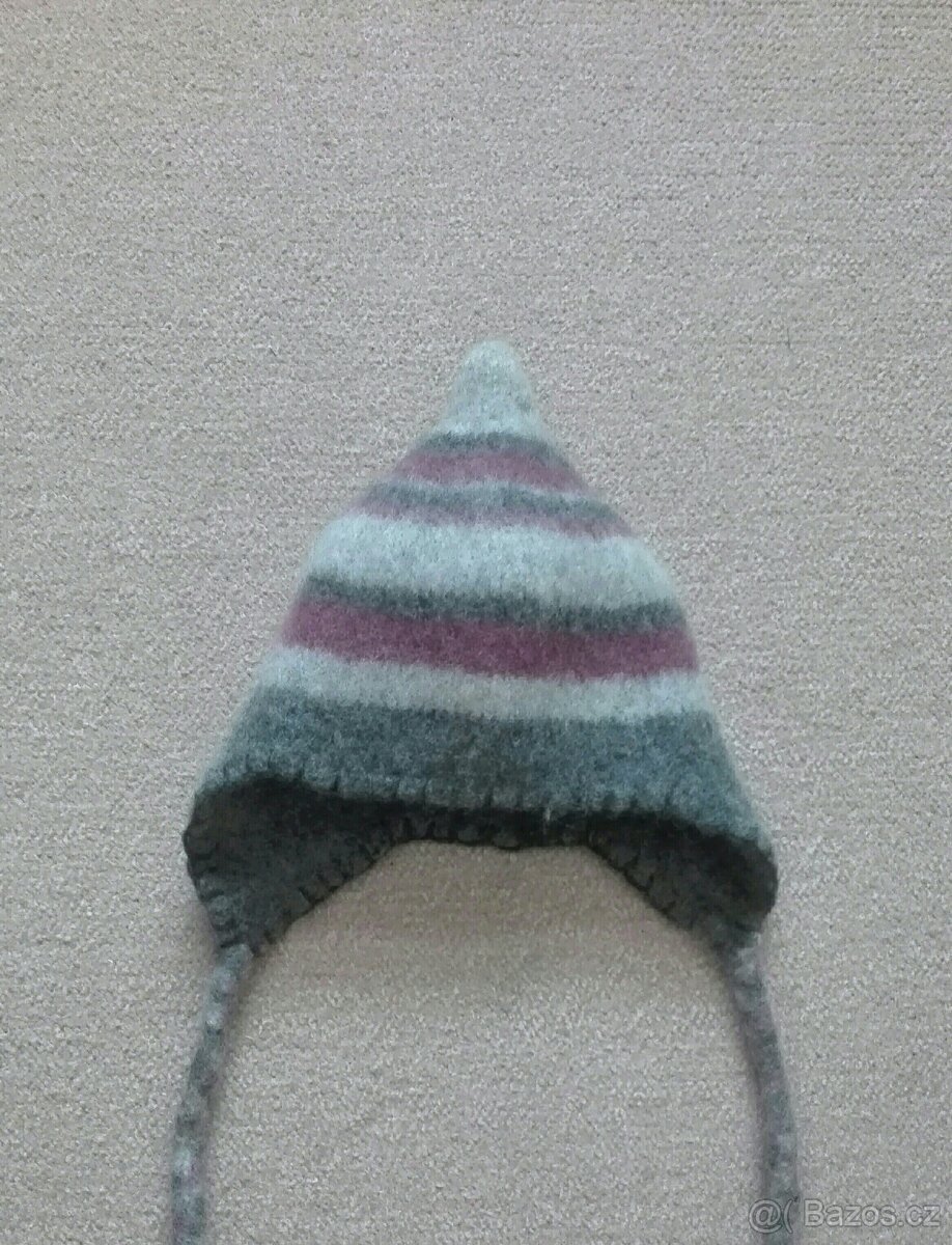 Zimní vlněná čepice