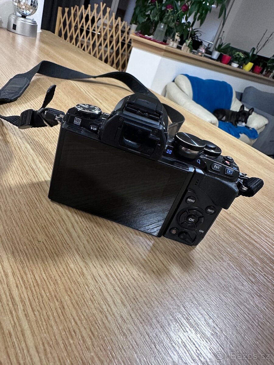 Olympus OM-D E-M10 (Mark I) + objektiv M.Zuiko Digital 14–42
