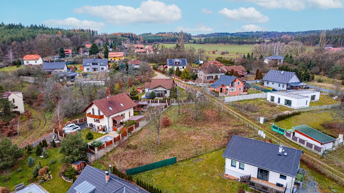 Stavební pozemek, zahrada 928m2 k pronájmu, Drevníky