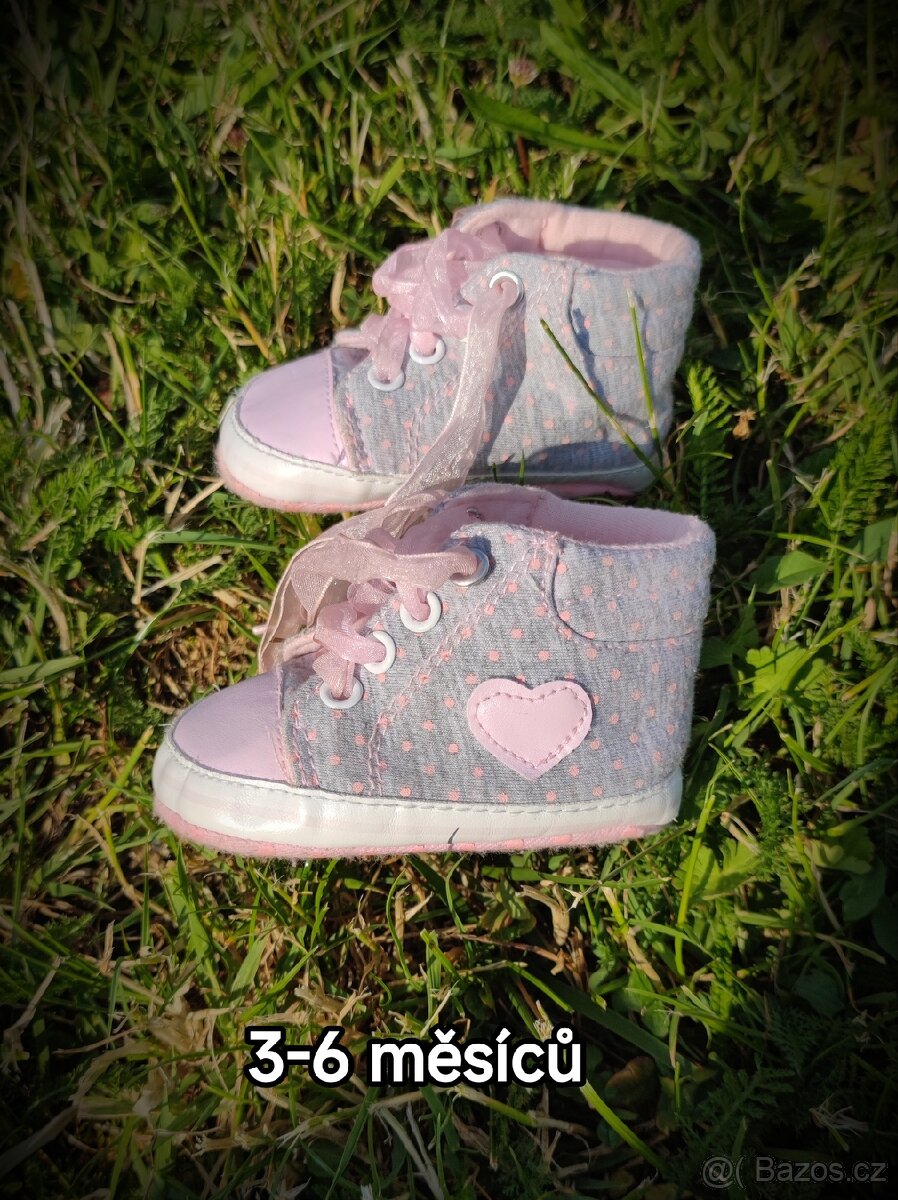 Botičky/capáčky do kočárku velikost 3-6 měsíců