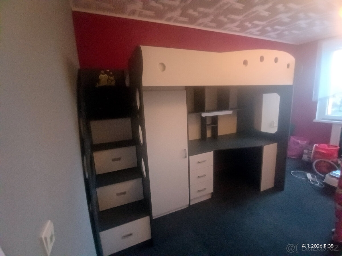 Patrová postel s psacím stolem a skříní
