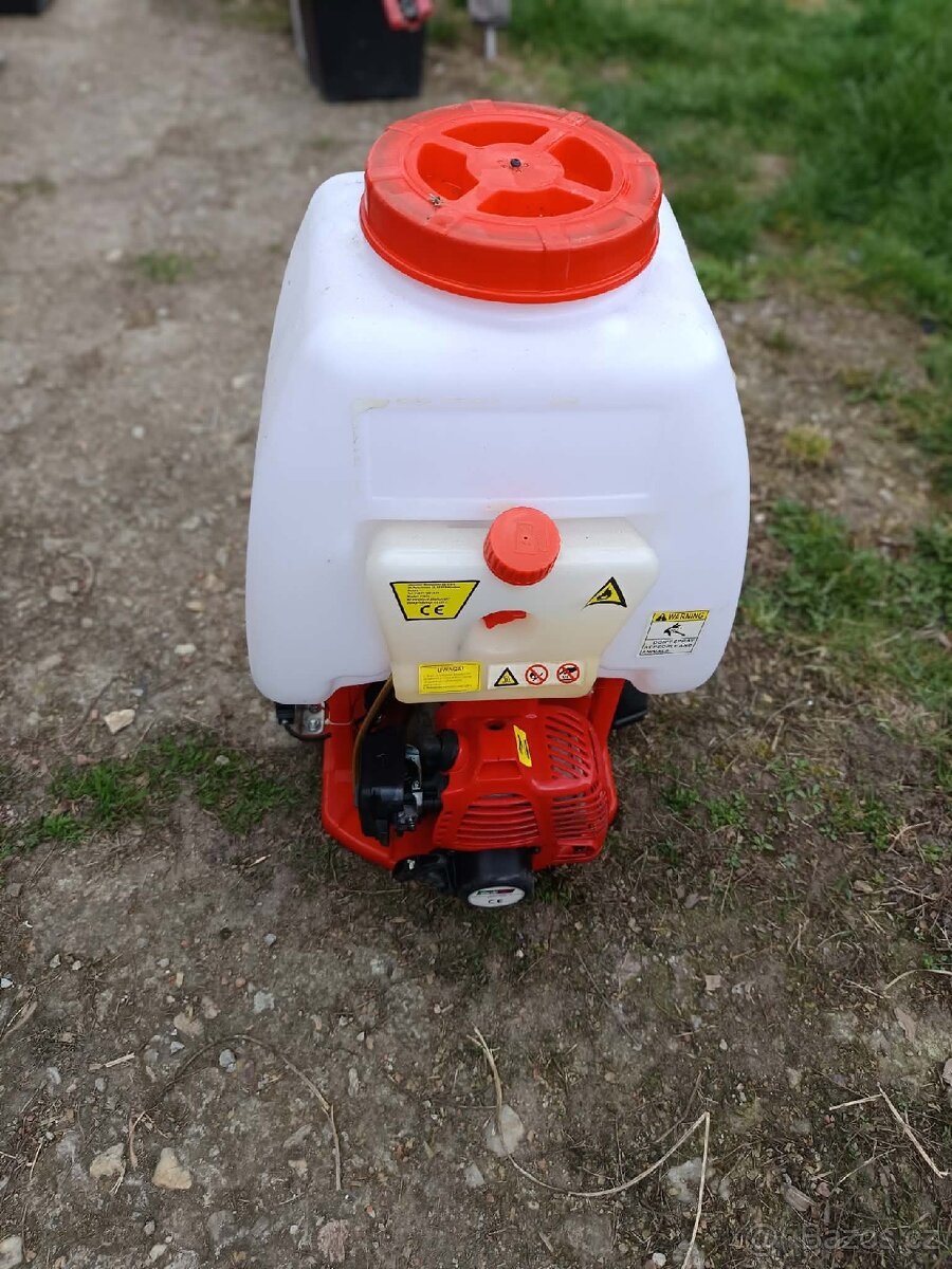 Motorový postřikovač